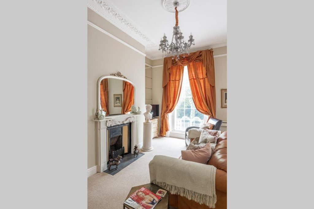 Beautiful Studio With Private Outside Terrace Apartment Bath Luaran gambar