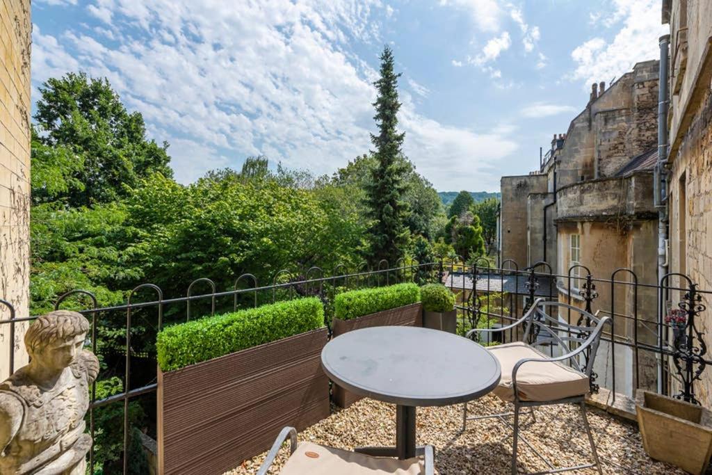 Beautiful Studio With Private Outside Terrace Apartment Bath Luaran gambar