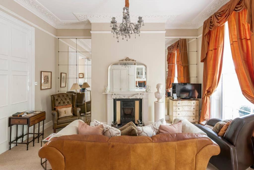 Beautiful Studio With Private Outside Terrace Apartment Bath Luaran gambar