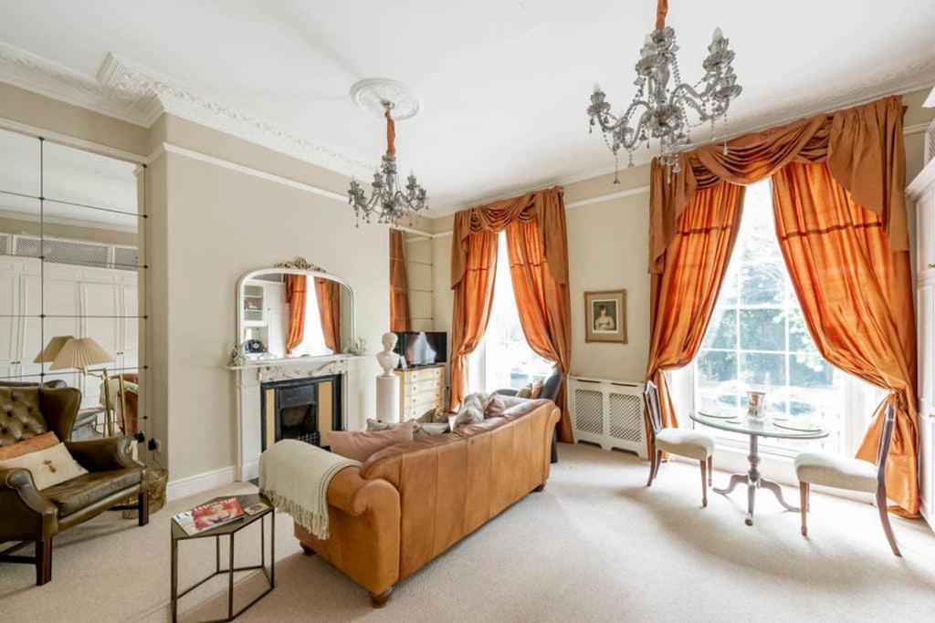 Beautiful Studio With Private Outside Terrace Apartment Bath Luaran gambar