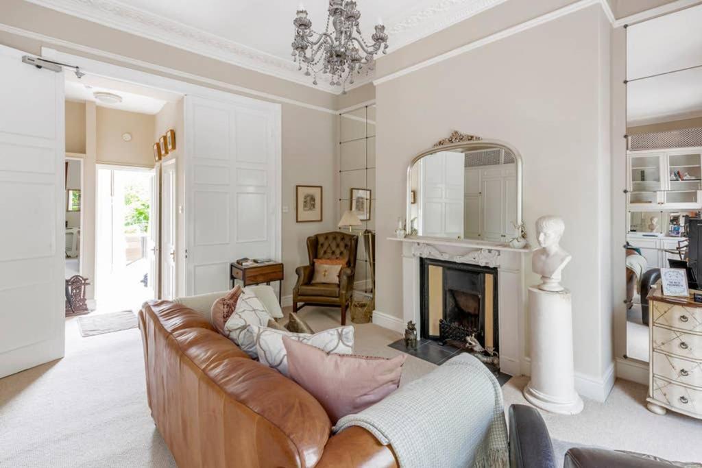 Beautiful Studio With Private Outside Terrace Apartment Bath Luaran gambar