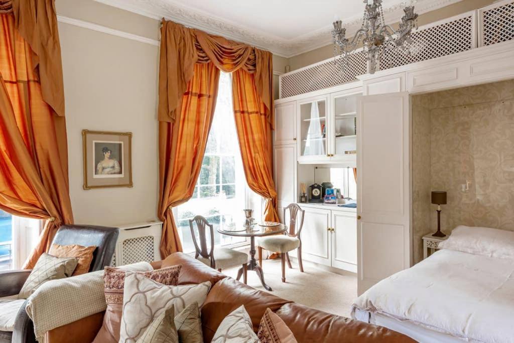 Beautiful Studio With Private Outside Terrace Apartment Bath Luaran gambar