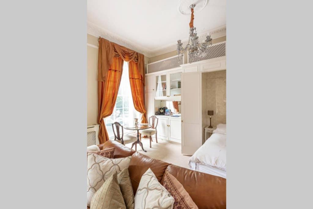 Beautiful Studio With Private Outside Terrace Apartment Bath Luaran gambar